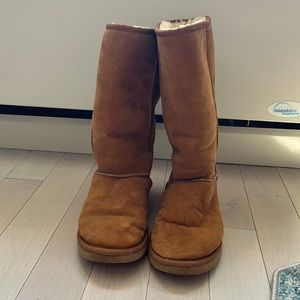 UGGS - Classic Tall Boot (Chestnut)
